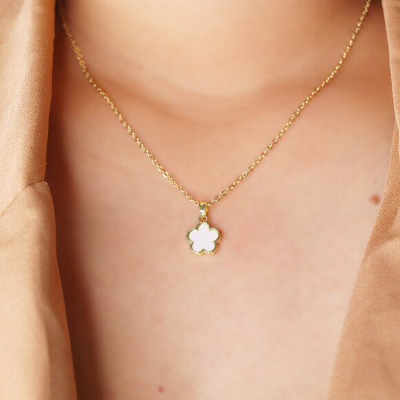 Sleek Mother of Pearl & Stainless Steel Necklace - Everyday Elegance - Picture 2 of 3